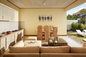 Outdoor dining - 500m to Potato Head,3BR Villa 3 Seminyak (Seminyak)