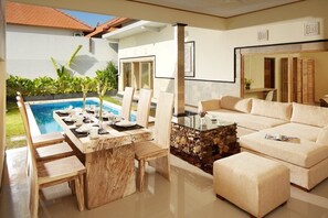 Outdoor dining - Prime location just walking distance to the Boutique shop, Restaurant , Bar (Seminyak)