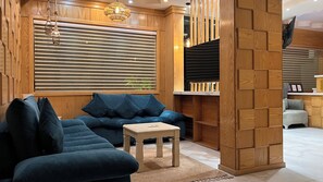 Lobby sitting area - Wafi Hail Hotel Apartments (Ha'il)