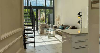 Modern villa in calm private domain with pool near St-Paul de Vence