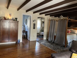 2 chambres, fer et planche à repasser, Wi-Fi gratuit, draps fournis