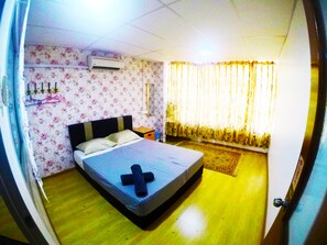 4 habitaciones, caja de seguridad en la habitación y escritorio 
