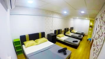 4 bedrooms, in-room safe, desk, iron/ironing board
