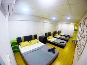 4 habitaciones, caja de seguridad en la habitación y escritorio 