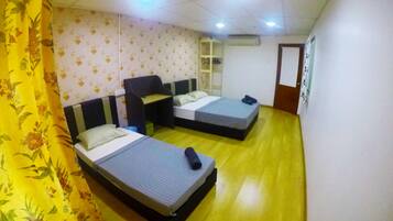 4 chambres, coffres-forts dans les chambres, bureau