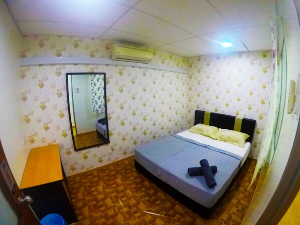 4 bedrooms, in-room safe, desk, iron/ironing board