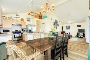 Fridge, microwave, oven, stovetop - Jamaica Beach Gem - Huge Deck, Fenced, Pups Welcome! (Jamaica Beach)