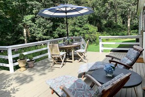 Outdoor dining - 1 Mi to Nauset Beach: Upscale Orleans Home w/ Deck (East Orleans)