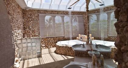 Tyylikäs rantahotelli, joka on täydellinen kohdehääihin ja perhelomiin