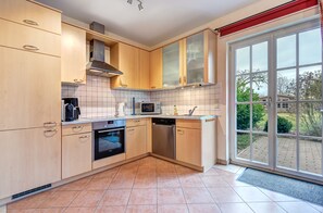 Tempat makan keluarga