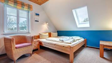 Cottage | 3 bedrooms, individually decorated, individually furnished, desk