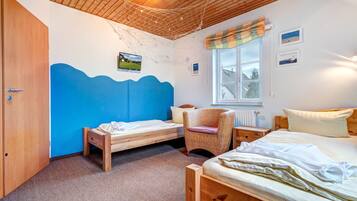 Cottage | 3 bedrooms, individually decorated, individually furnished, desk