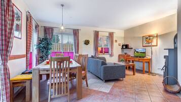 Cottage | Living room | TV, fireplace