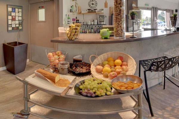 Daily buffet breakfast for a fee