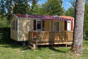 Comfort Mobile Home, 2 Bedrooms | 2 bedrooms, blackout curtains, cots/infant beds, WiFi