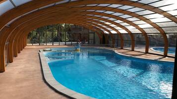 Alberca techada y alberca al aire libre por temporada