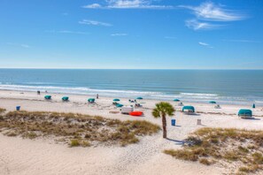 On the beach, beach towels, motor boating - Direct Beach Views. Private Beachfront Balcony. Heated Pool and On-Site Tiki Bar! Tickets to Fun! (Treasure Island)