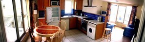 Fridge, microwave, oven, stovetop - Comfortable, Modern, Luxury, Secure, Beachfront, Seafront, City Centre (Galway)