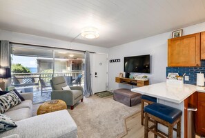 TV, books - Ocean, Pool and Tropical View-Kihei Kai Ocean View Condo 23. (Kihei)