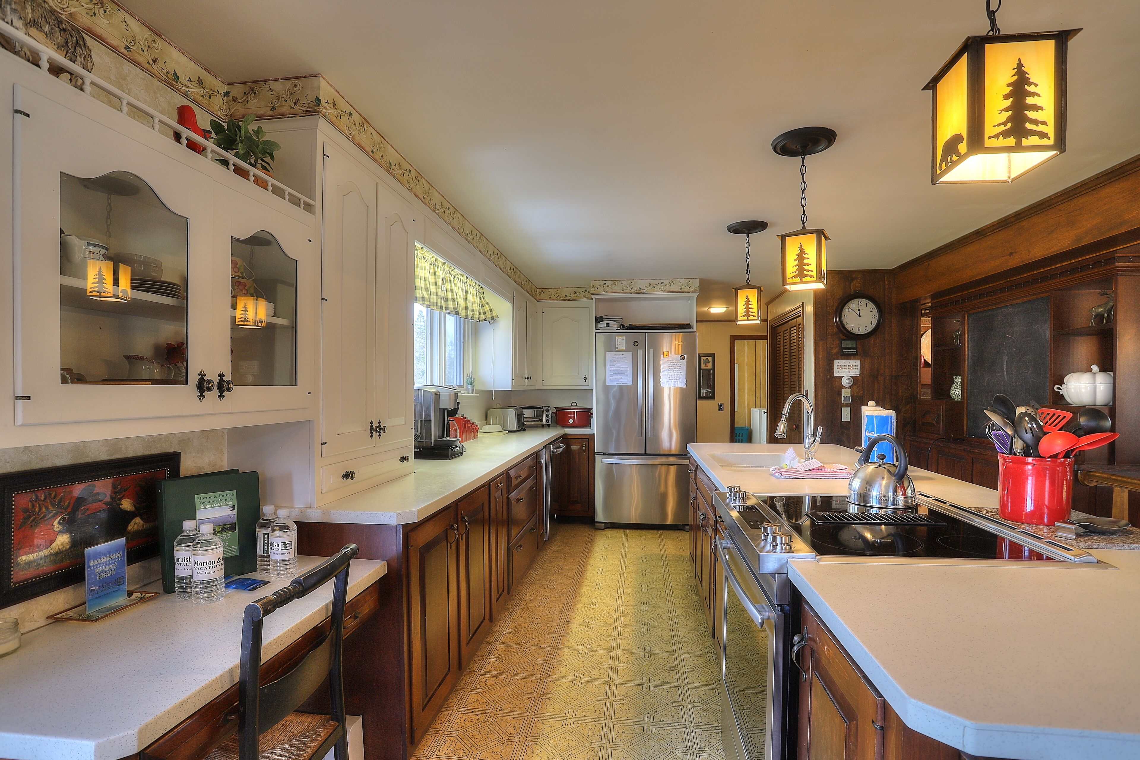 Alpine Meadows Lodge - Beautiful home on 7 acres of land just a mile from Main Street