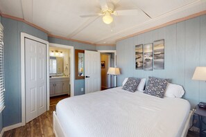 6 bedrooms, iron/ironing board, travel crib, free WiFi