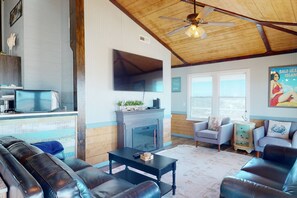 Smart TV, fireplace