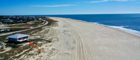 På stranden