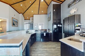 冰箱、微波炉、烤箱、炉灶