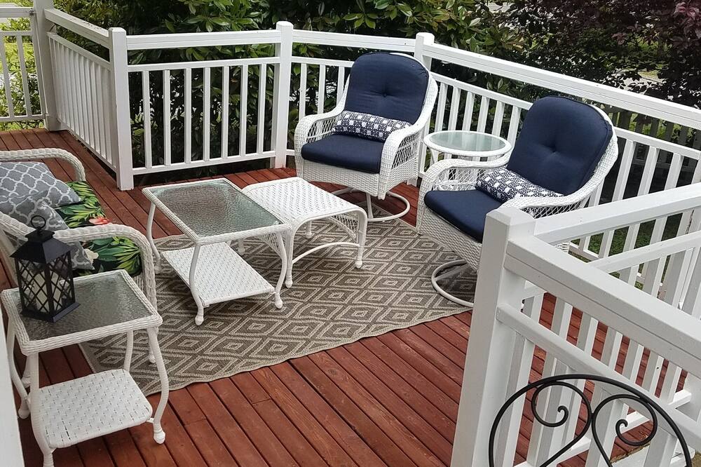 Arbor Rouge Cottage - A Romantic Relaxing Get-a-way!