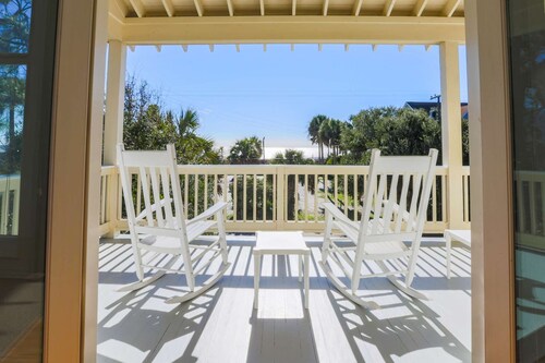 Steps to Beach. Relax in Dog Friendly Ocean View Home, 2 Master Suites & Porch
