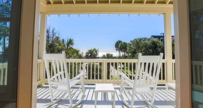 Nouveau! 1 min de la plage. Détendez-vous dans Beautiful Beach Home w avec vue sur l'océan, 2 suites Master, porche et ascenseur.