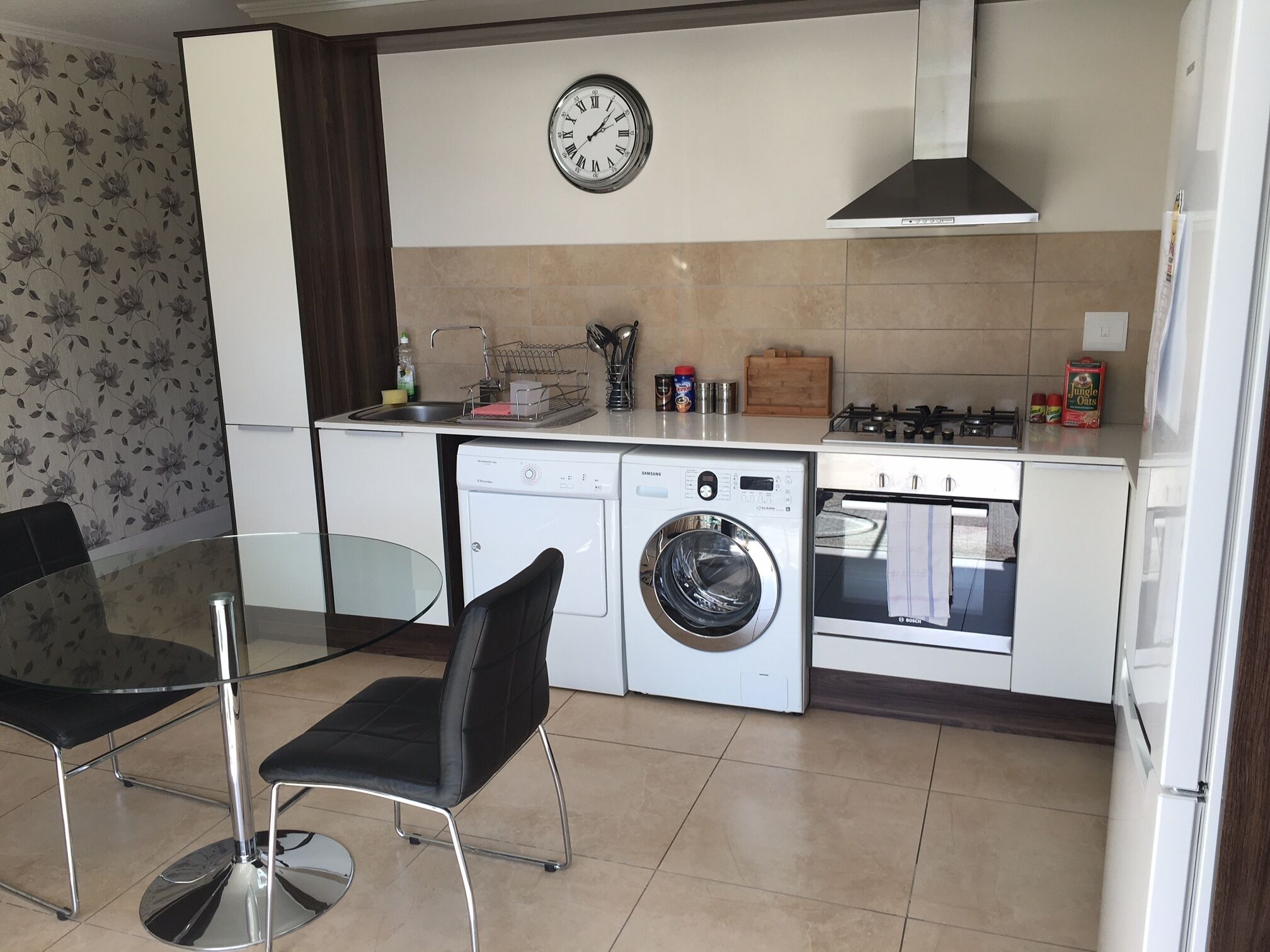 Comfortable, modern 1 bedroom on the lovely canals