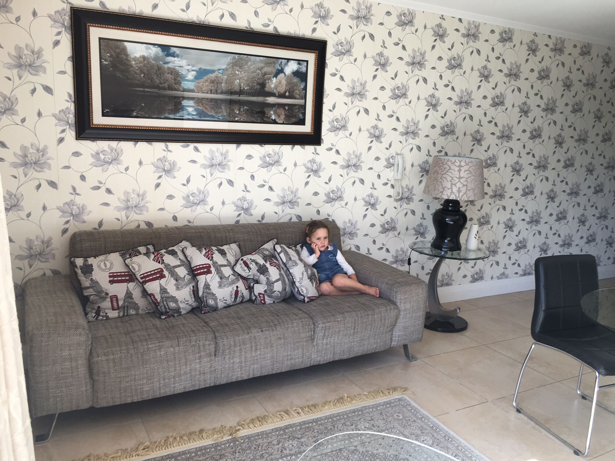 Comfortable, modern 1 bedroom on the lovely canals