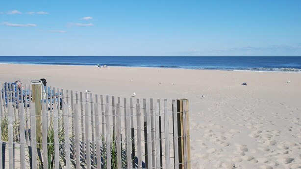 Beach - XPLORIE ACTIVITIES & LINENS INCLUDED*!  OUTDOOR POOL (IN SEASON), TENNIS & MORE!!! (Ocean City)