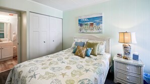 Room - XPLORIE ACTIVITIES & LINENS INCLUDED*!  OUTDOOR POOL (IN SEASON), TENNIS & MORE!!! (Ocean City)