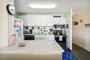 Microwave, dishwasher, coffee/tea maker, toaster - XPLORIE ACTIVITIES & LINENS INCLUDED*!  OUTDOOR POOL (IN SEASON), TENNIS & MORE!!! (Ocean City)