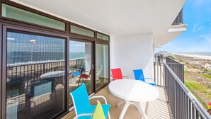 Outdoor dining - XPLORIE ACTIVITIES & LINENS INCLUDED*!  OUTDOOR POOL (IN SEASON), TENNIS & MORE!!! (Ocean City)