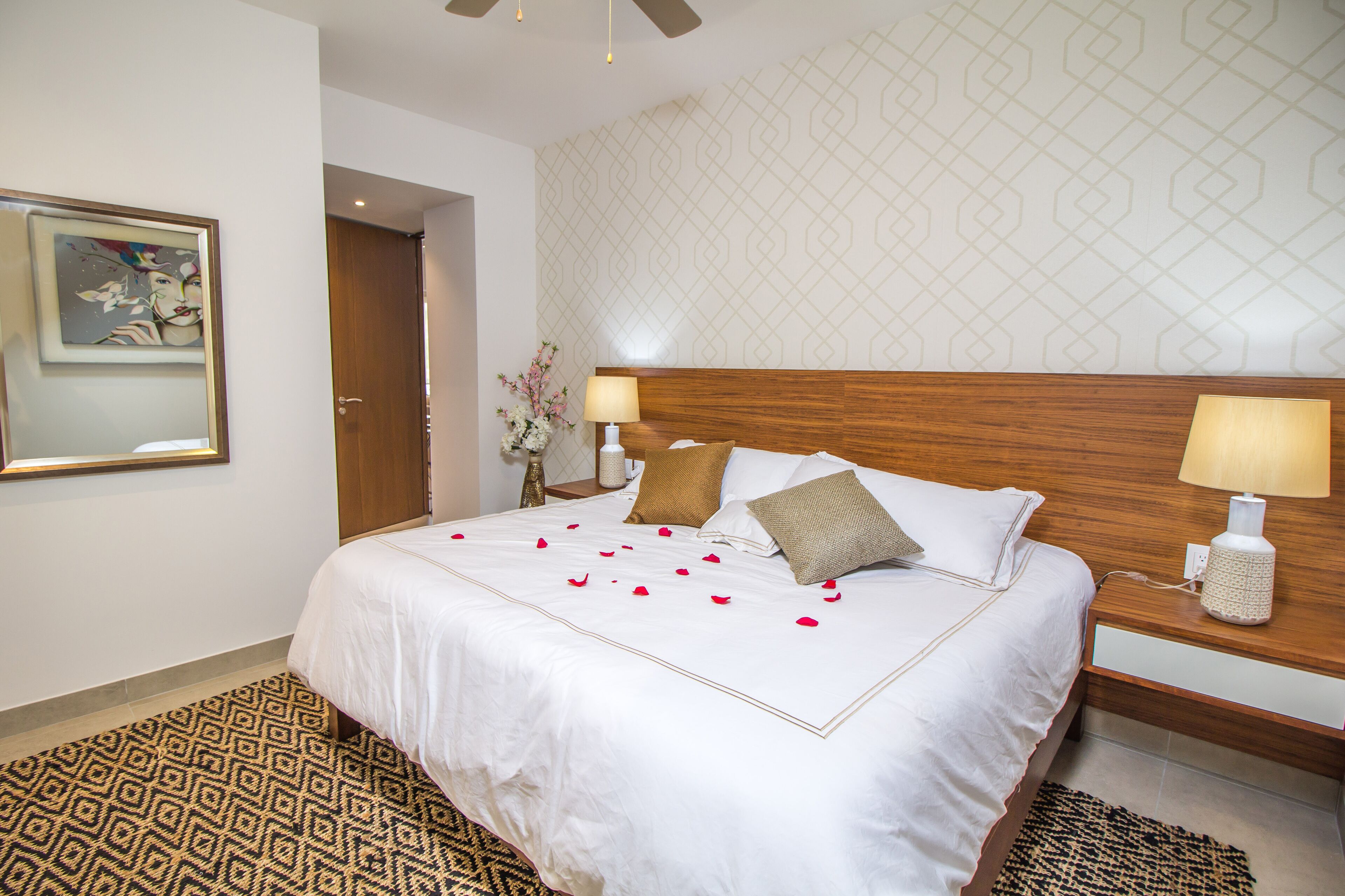 Condo Pavilion 211 in Romantic Zone with rooftop pool and Ocean/Mountain views!