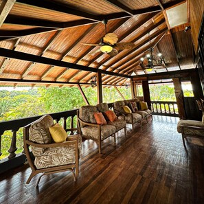 Terrace/patio - 360 DEGREE VIEWS OF MOUNTAINS AND THE OCEAN!!! MINUTES TO THE BEACH!!! (Esterillos Oeste)