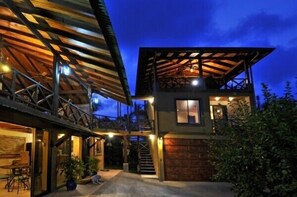 Exterior - 360 DEGREE VIEWS OF MOUNTAINS AND THE OCEAN!!! MINUTES TO THE BEACH!!! (Esterillos Oeste)