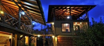 360 DEGREE VIEWS OF MOUNTAINS AND THE OCEAN!!! MINUTES TO THE BEACH!!!