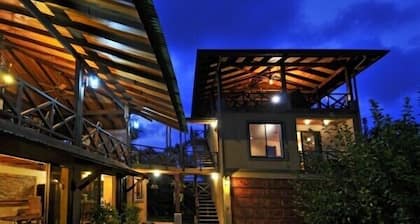 360 DEGREE VIEWS OF MOUNTAINS AND THE OCEAN!!! MINUTES TO THE BEACH!!!