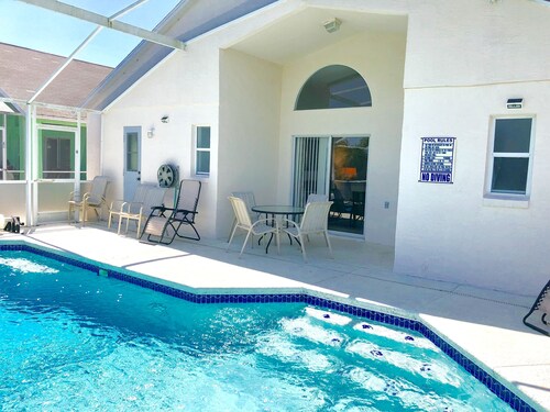 Fabulous 4 bedroom 3 bath Villa with private Pool , Golf nearby