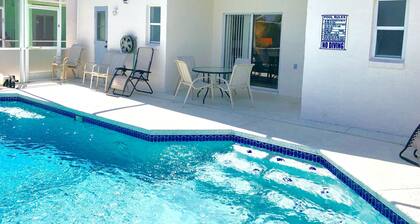 Fabulous 4 bedroom 3 bath Villa with private Pool , Golf nearby