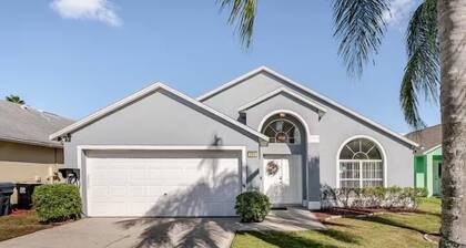 Fabulous 4 bedroom 3 bath Villa with private Pool , Golf nearby