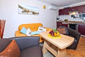 Condo (B5) | Desk, free WiFi - Ferienhaus Bergstraße (Korswandt)
