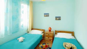 Condo (B7) | Desk, free WiFi