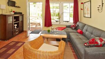 Condo (B6) | Desk, free WiFi