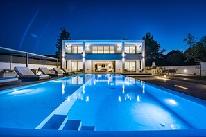 A modern two-story building with a swimming pool in front. - Divine Villa Zakynthos (Zakynthos)