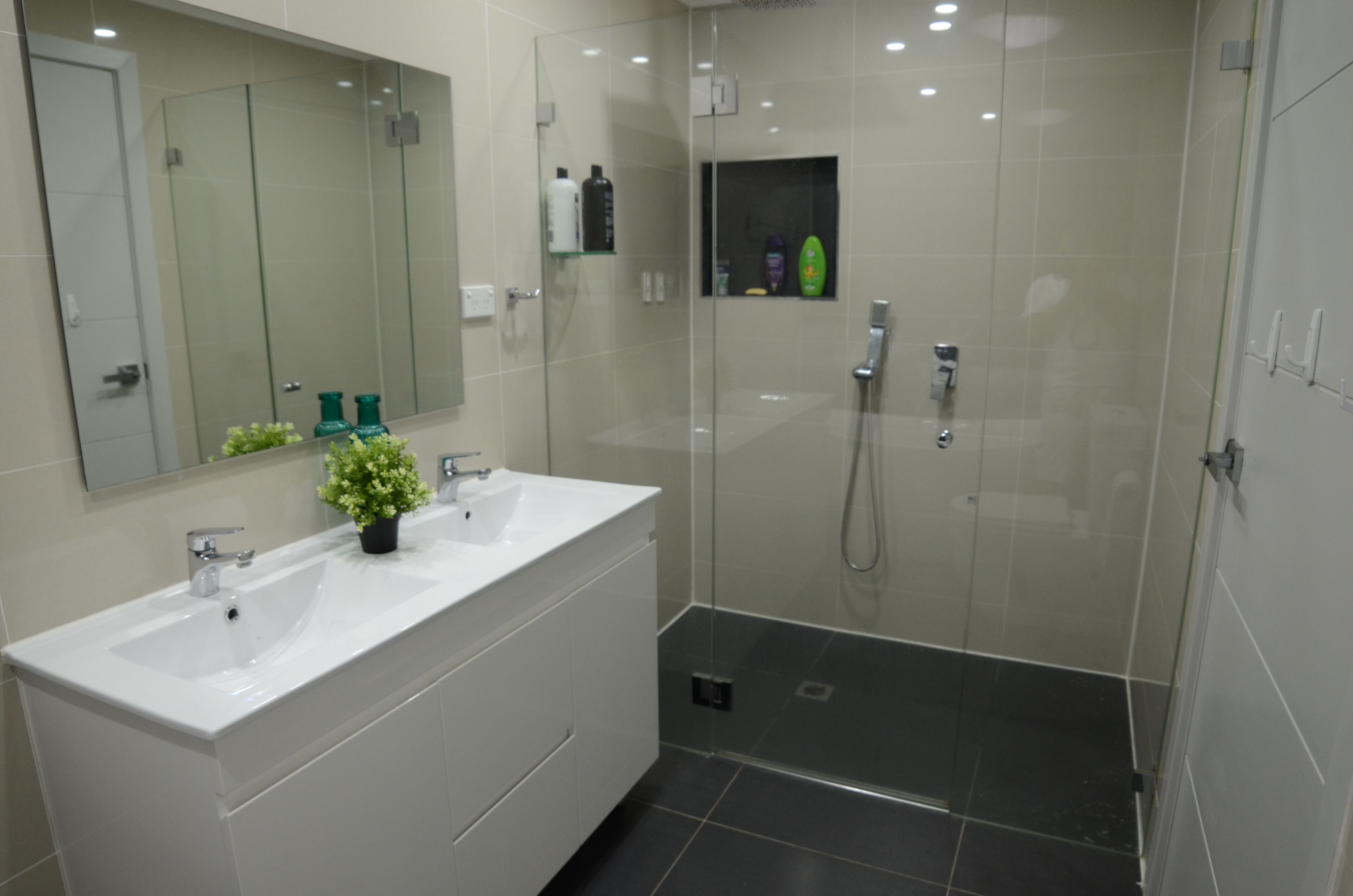 Home Away from Home - Modern and Spacious — image 11